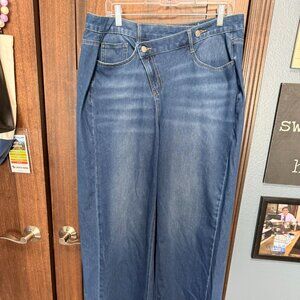 Halara Flex Asymmetric Low Rise Zipper Pockets - XL